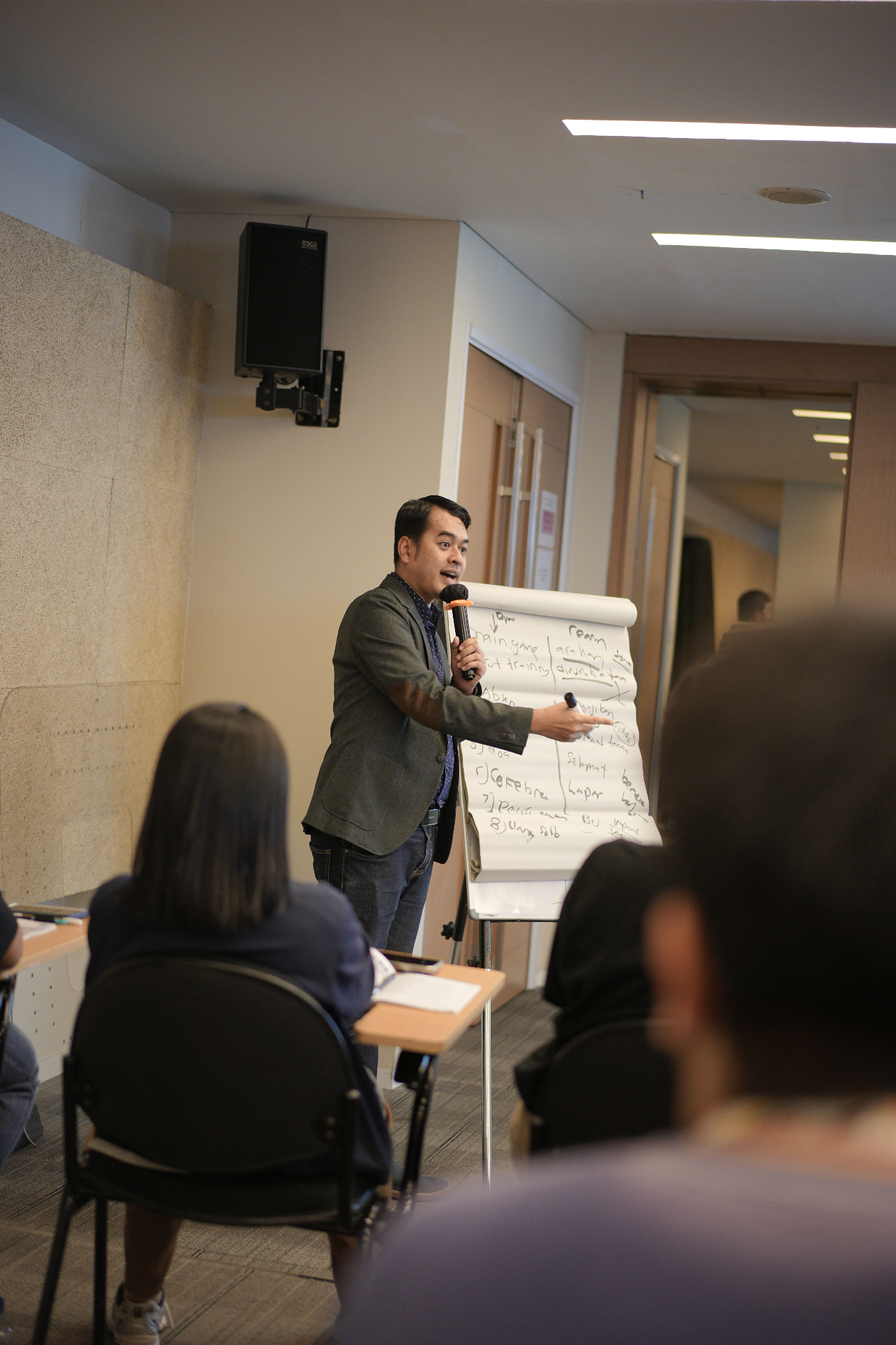 Facilitating a leadership program